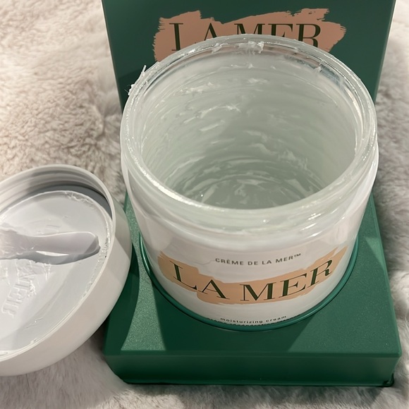 La Mer 16.5 oz empty jar and box. - Picture 4 of 5